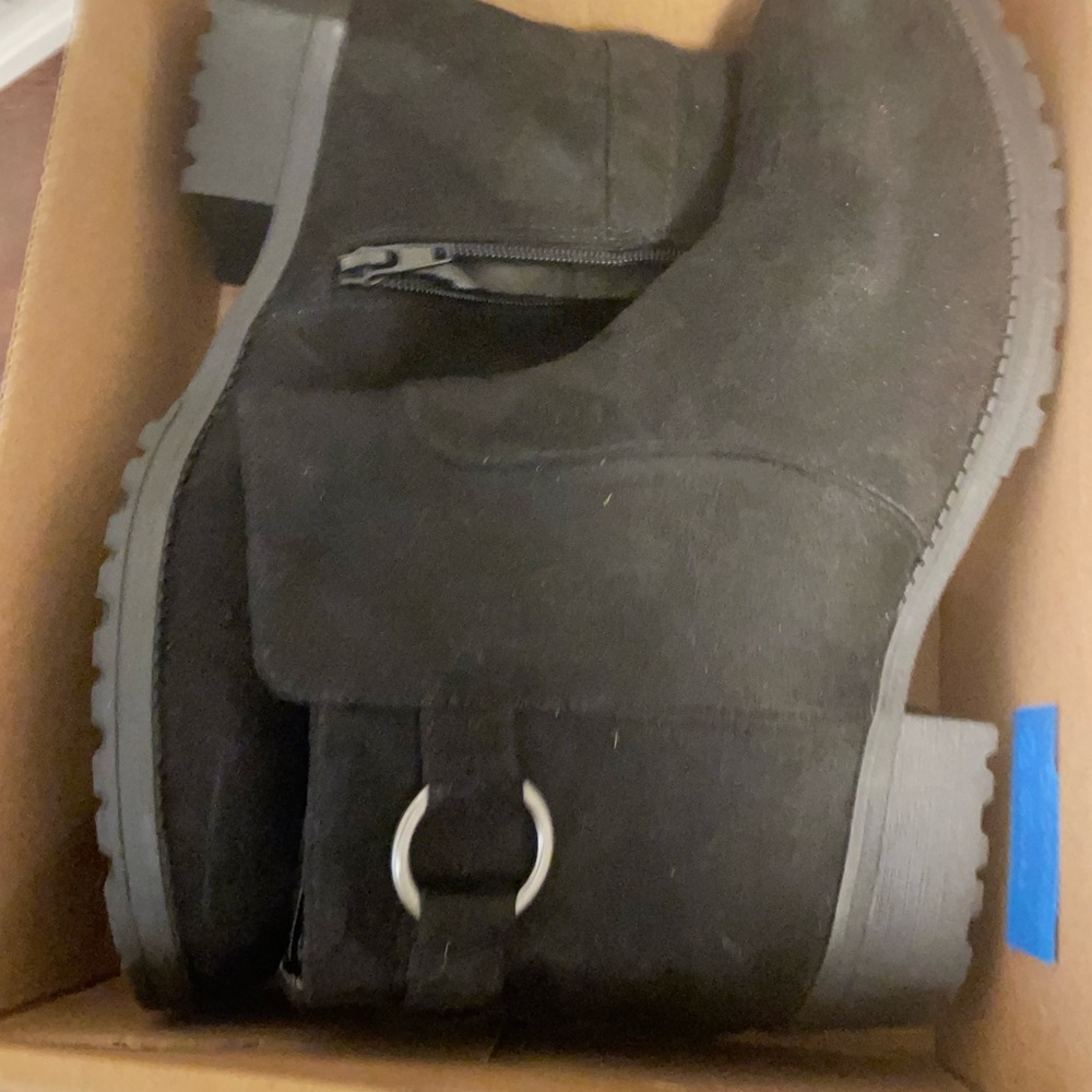 Boots - Picture 3 of 4